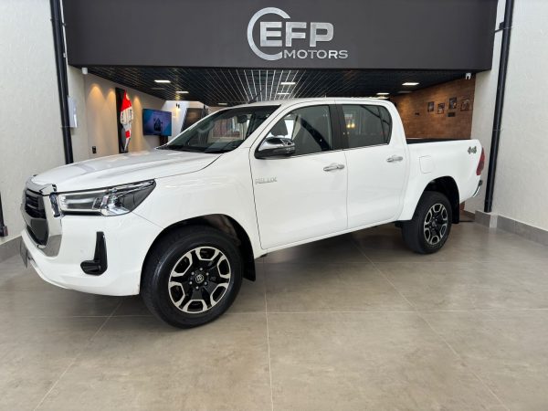 Toyota Hilux SRX branca